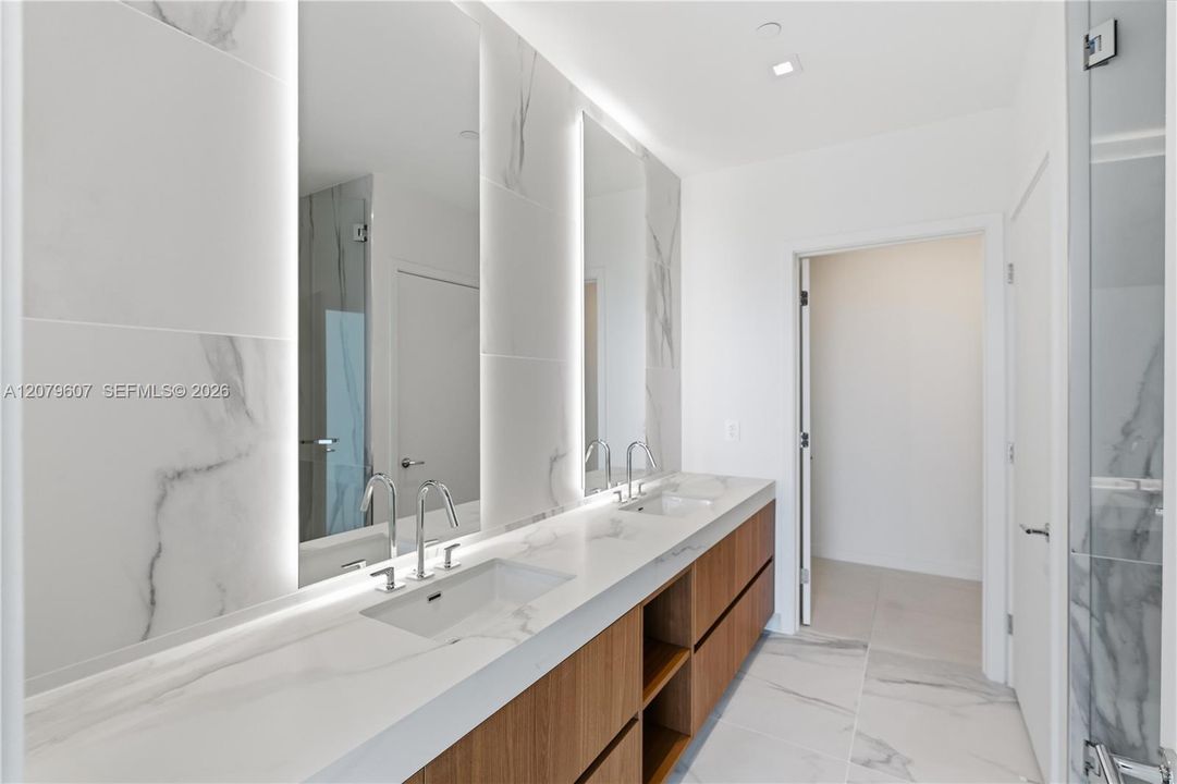 For Rent: $5,950 (1 beds, 2 baths, 1216 Square Feet)