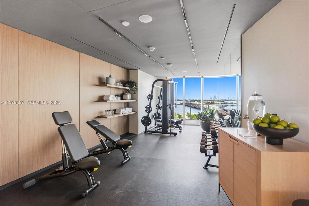 For Rent: $5,950 (1 beds, 2 baths, 1216 Square Feet)
