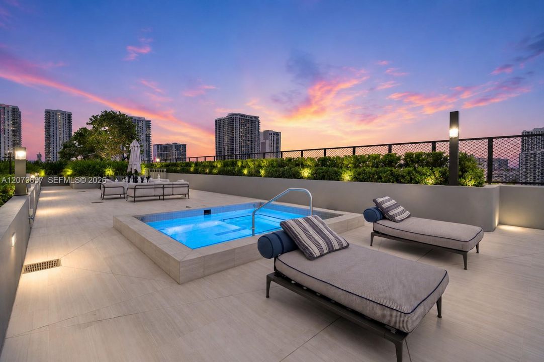 For Rent: $5,950 (1 beds, 2 baths, 1216 Square Feet)