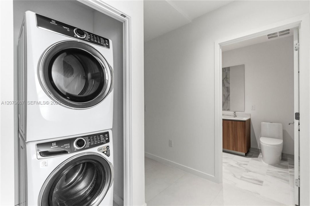 For Rent: $5,950 (1 beds, 2 baths, 1216 Square Feet)