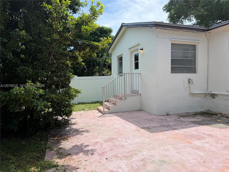 For Rent: $1,500 (1 beds, 1 baths, 400 Square Feet)