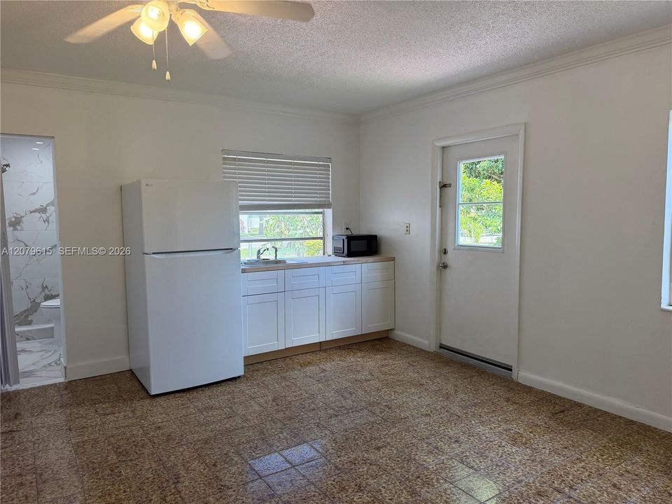 For Rent: $1,500 (1 beds, 1 baths, 400 Square Feet)
