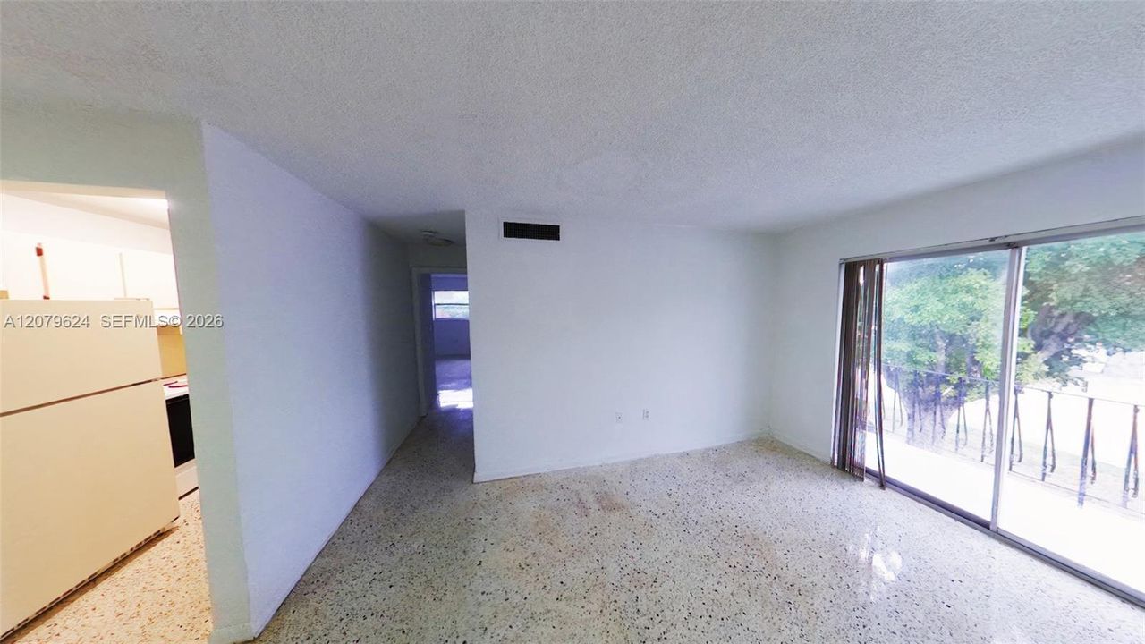 For Rent: $1,950 (2 beds, 1 baths, 737 Square Feet)