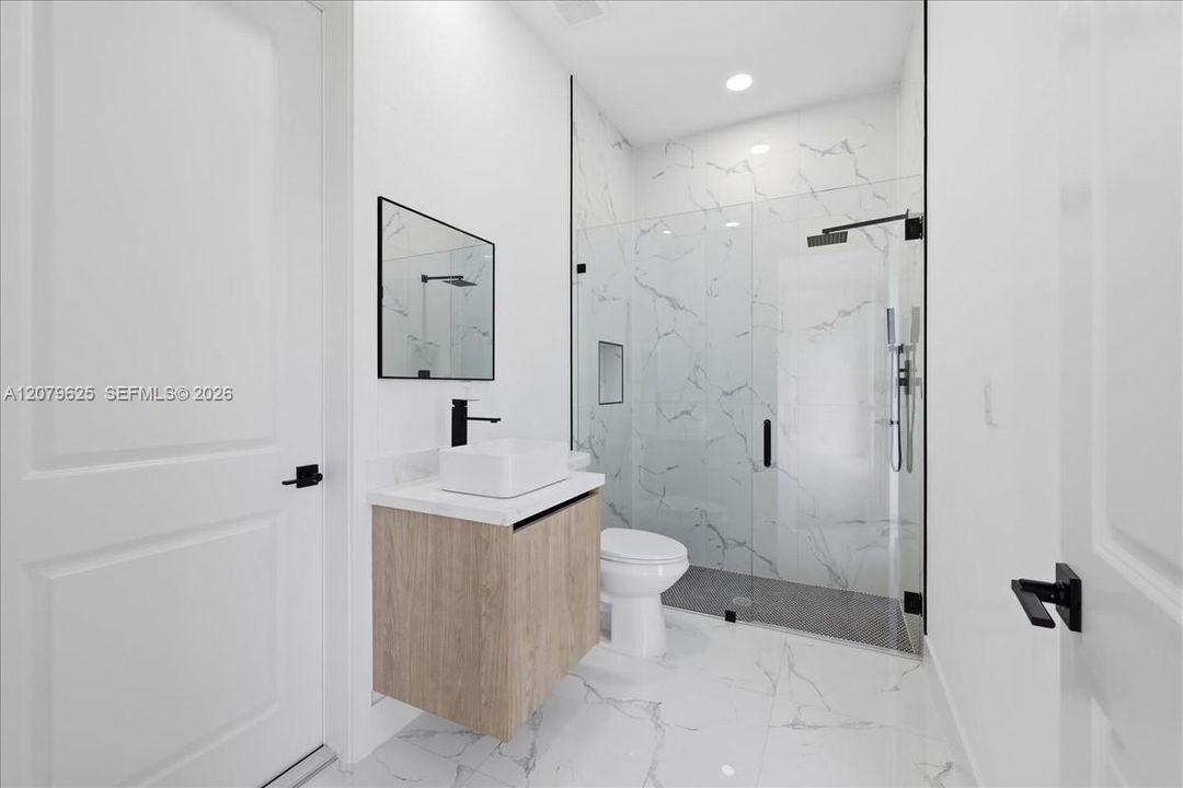 待售: $335,000 (3 贝兹, 3 浴室, 1058 平方英尺)