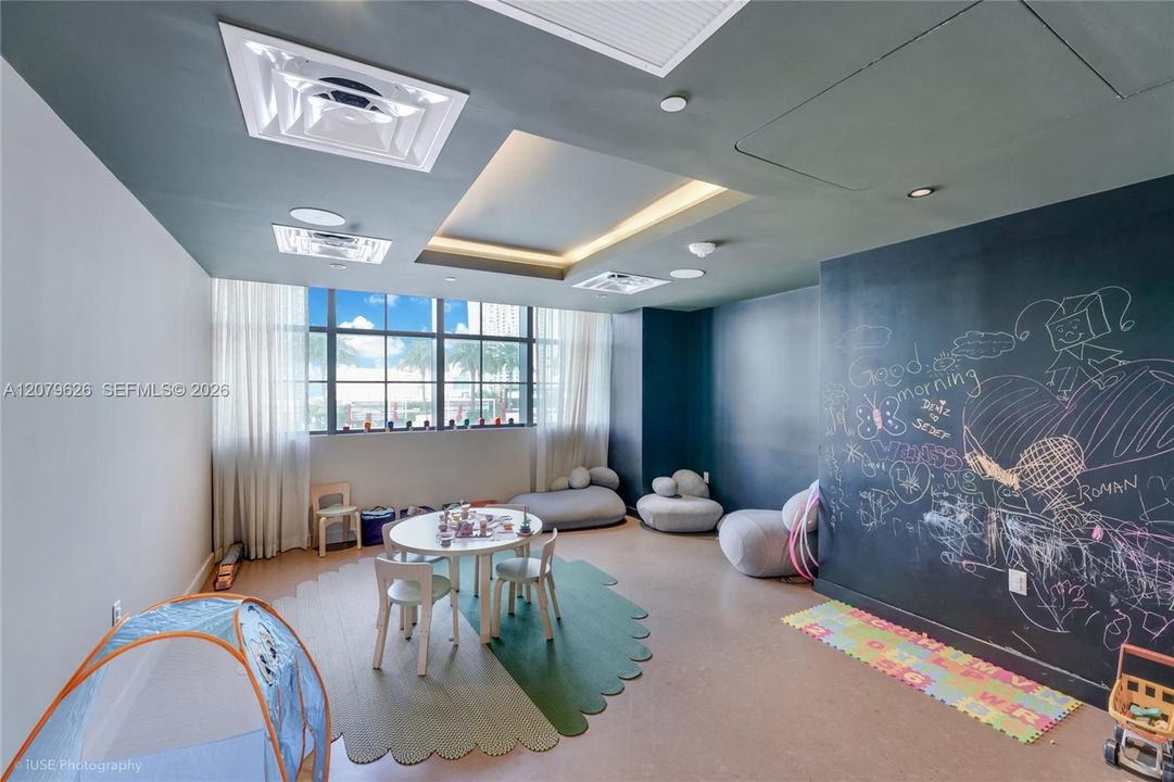 На продажу: $489,999 (1 спален, 1 ванн, 463 Квадратных фут)