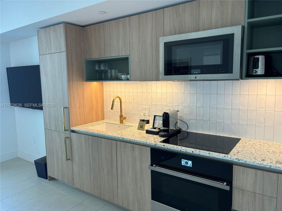 На продажу: $489,999 (1 спален, 1 ванн, 463 Квадратных фут)
