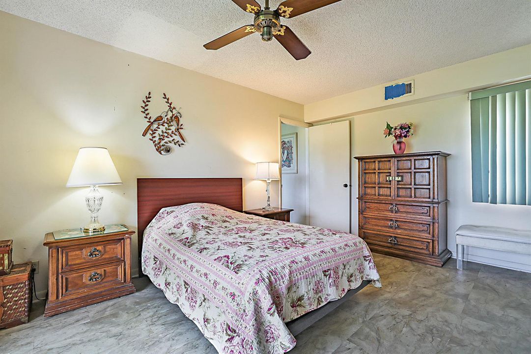 76 Capri B-17