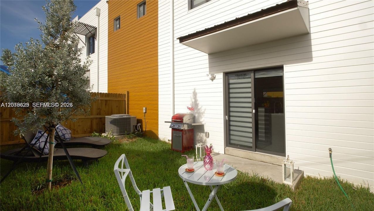 For Sale: $399,900 (3 beds, 2 baths, 1210 Square Feet)