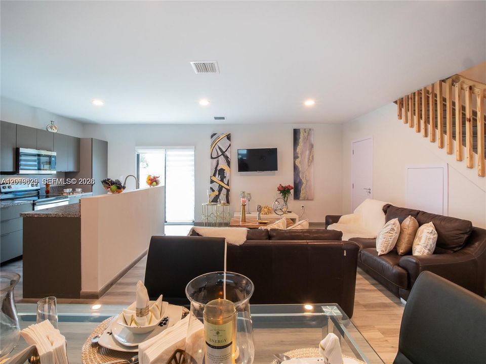 For Sale: $399,900 (3 beds, 2 baths, 1210 Square Feet)