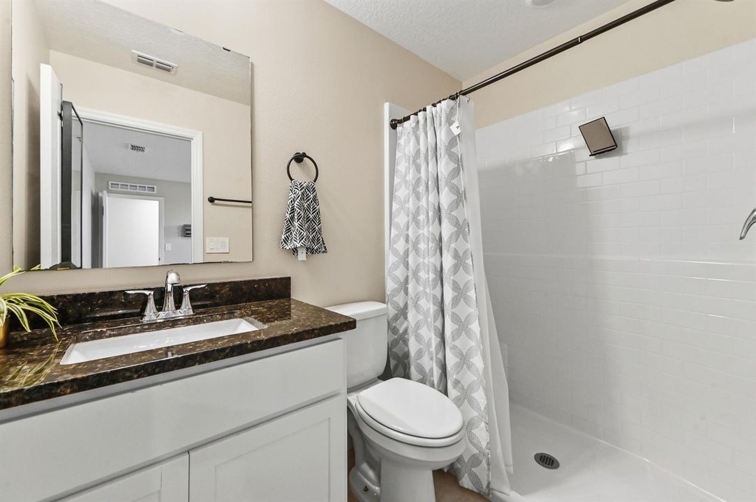 36 Bathroom 04