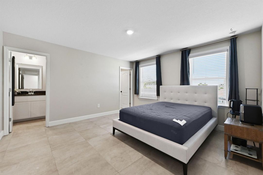 33 Bedroom 05