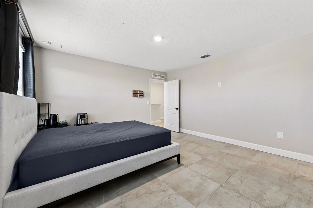35 Bedroom 06