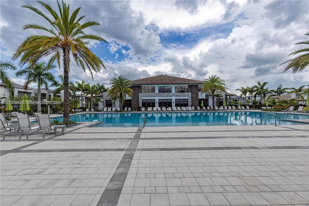 For Sale: $539,900 (3 beds, 2 baths, 1124 Square Feet)