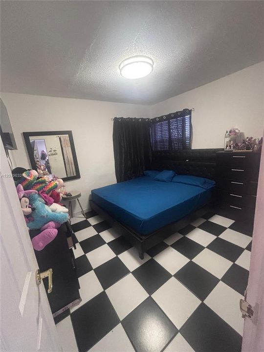 For Sale: $780,000 (4 beds, 3 baths, 1725 Square Feet)
