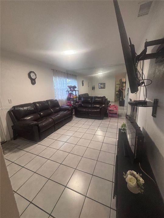 For Sale: $780,000 (4 beds, 3 baths, 1725 Square Feet)