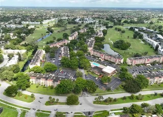 En Venta: $100,000 (2 camas, 2 baños, 930 Pies cuadrados)