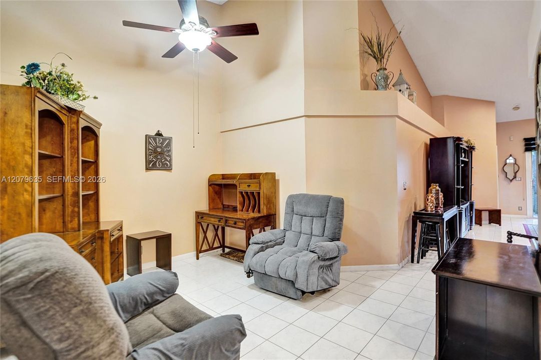 En Venta: $400,000 (2 camas, 2 baños, 1308 Pies cuadrados)