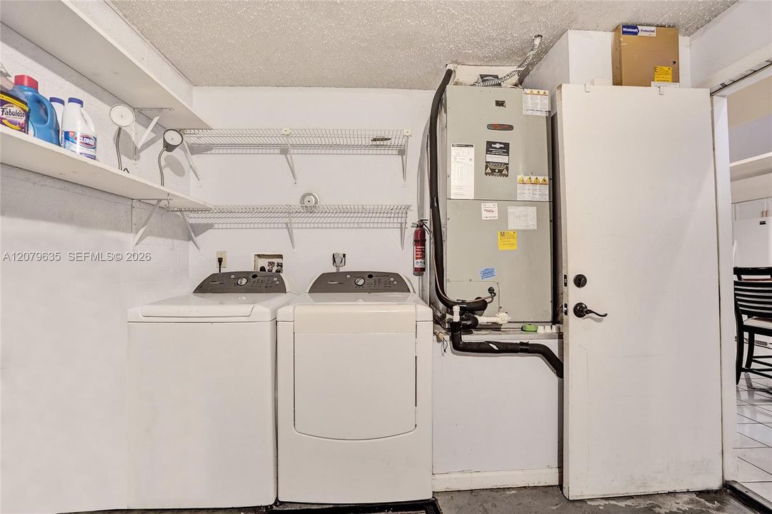 En Venta: $400,000 (2 camas, 2 baños, 1308 Pies cuadrados)