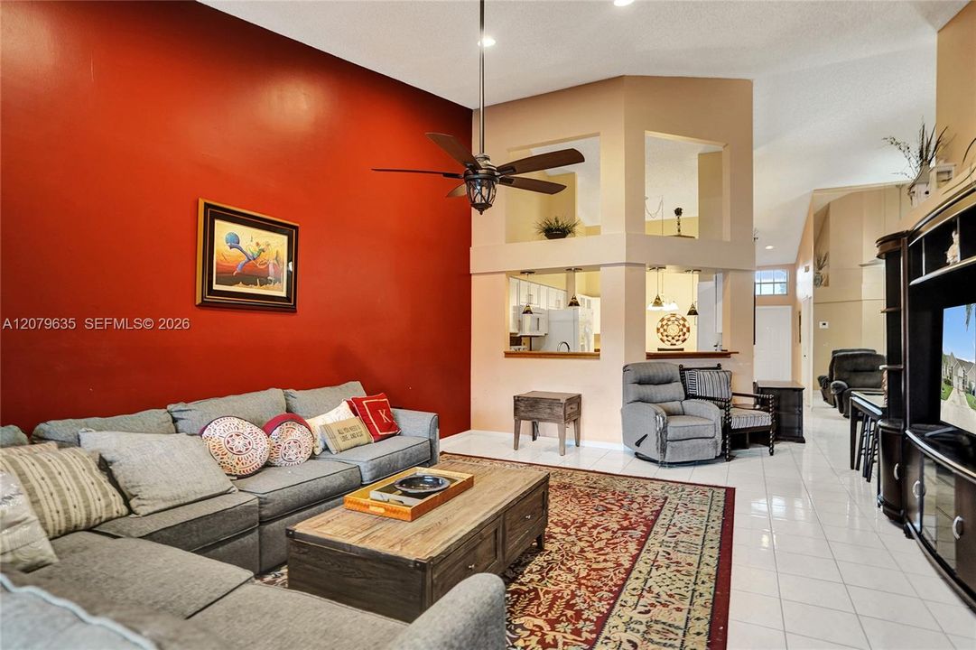 En Venta: $400,000 (2 camas, 2 baños, 1308 Pies cuadrados)