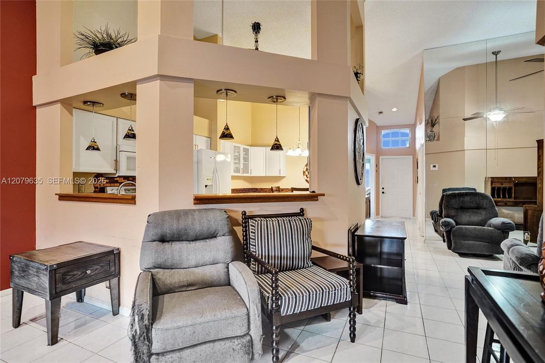 En Venta: $400,000 (2 camas, 2 baños, 1308 Pies cuadrados)