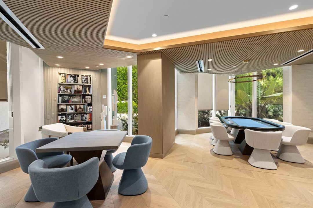Presidential Place Lounge