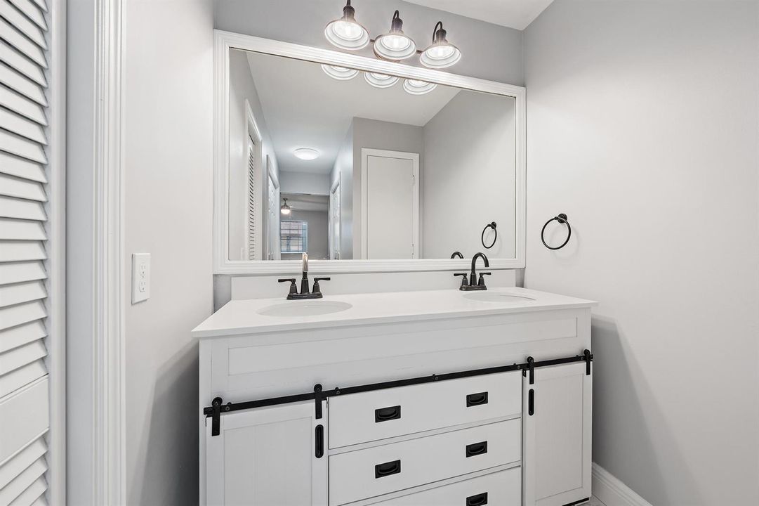 10168 S 40th Trail 278-4