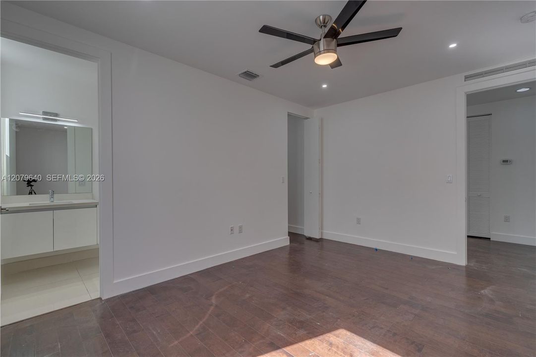 出租: $8,250 (5 贝兹, 4 浴室, 3113 平方英尺)