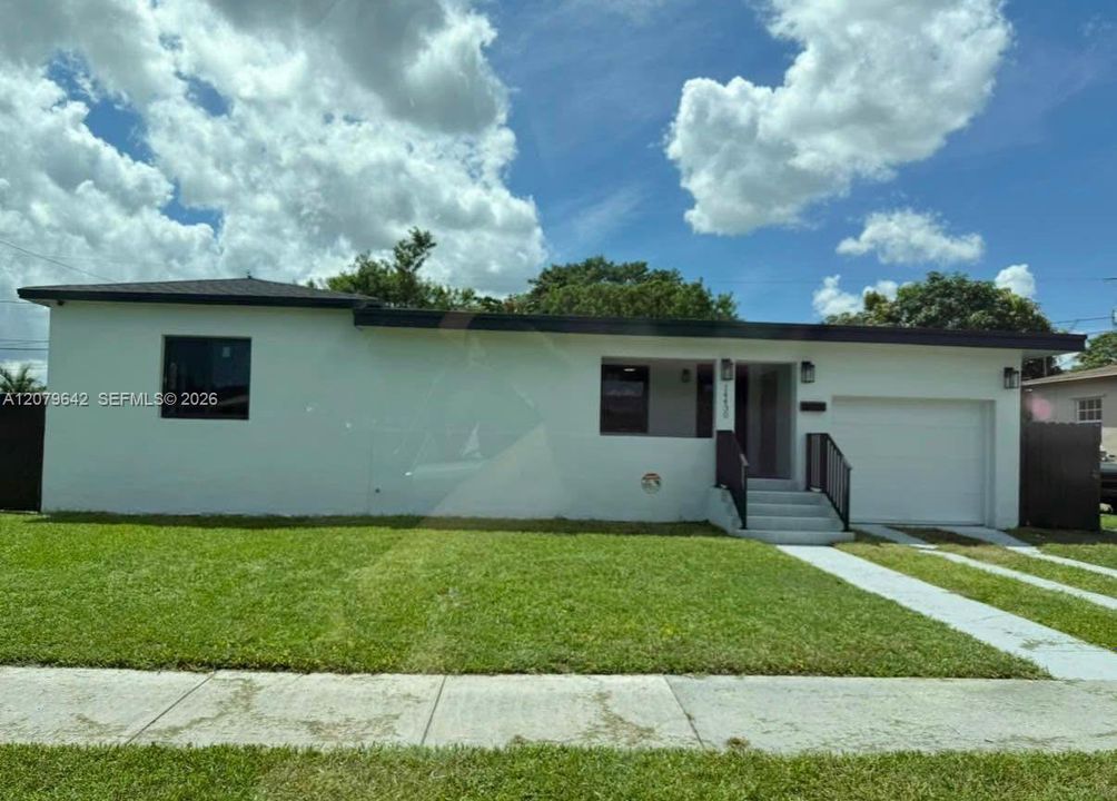 For Rent: $3,400 (3 beds, 2 baths, 1739 Square Feet)