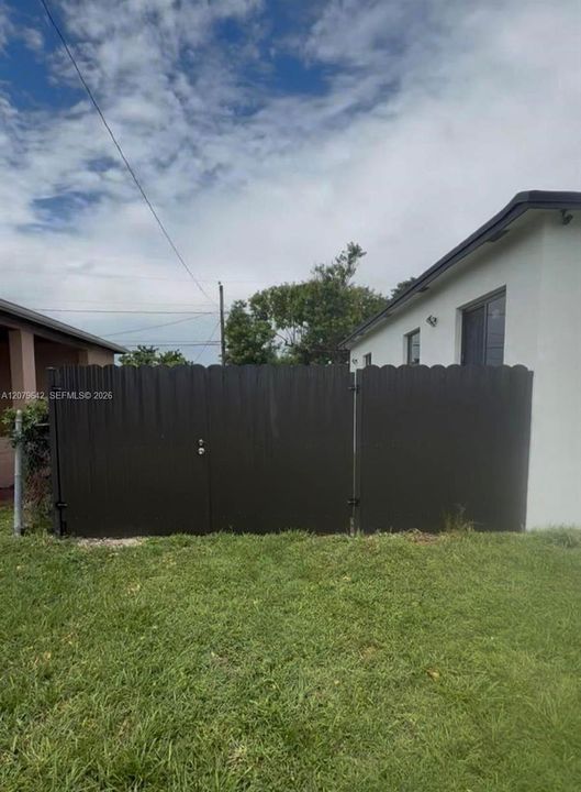 For Rent: $3,400 (3 beds, 2 baths, 1739 Square Feet)