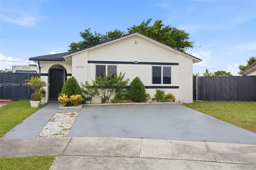 For Sale: $590,000 (4 beds, 2 baths, 1368 Square Feet)