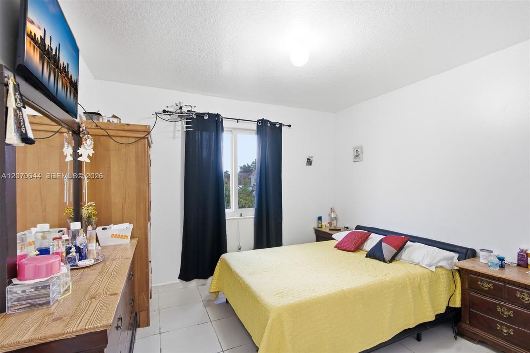 For Sale: $590,000 (4 beds, 2 baths, 1368 Square Feet)