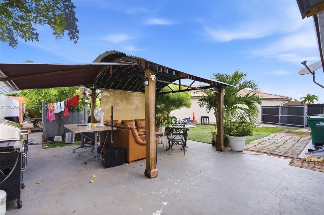 For Sale: $590,000 (4 beds, 2 baths, 1368 Square Feet)