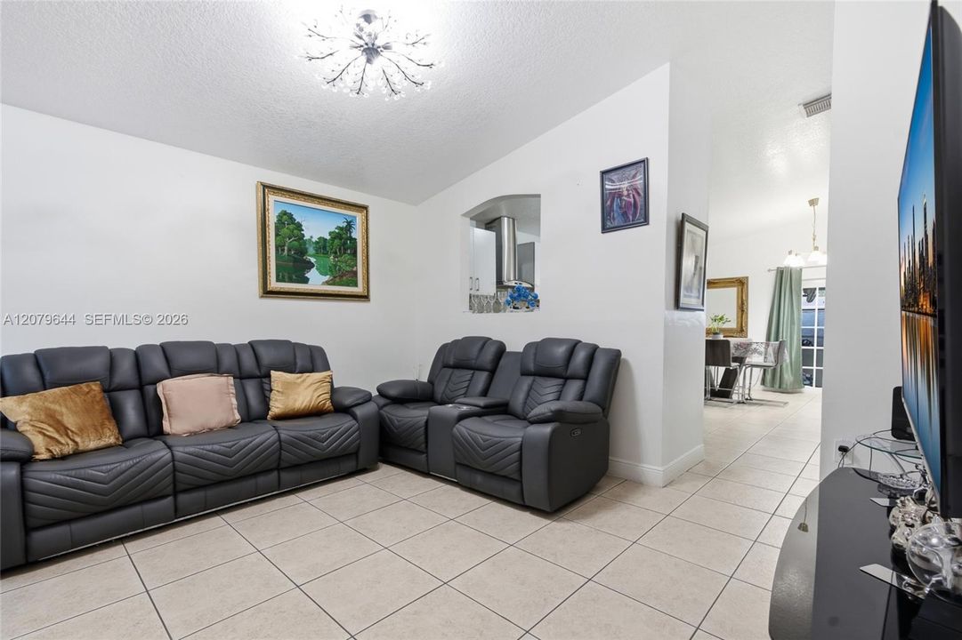 For Sale: $590,000 (4 beds, 2 baths, 1368 Square Feet)