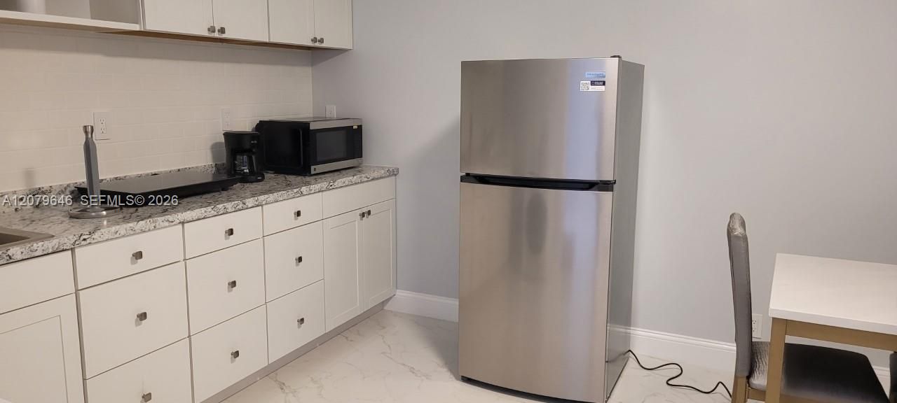 For Rent: $2,500 (1 beds, 1 baths, 3974 Square Feet)