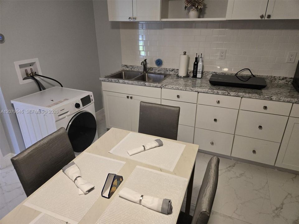 For Rent: $2,500 (1 beds, 1 baths, 3974 Square Feet)