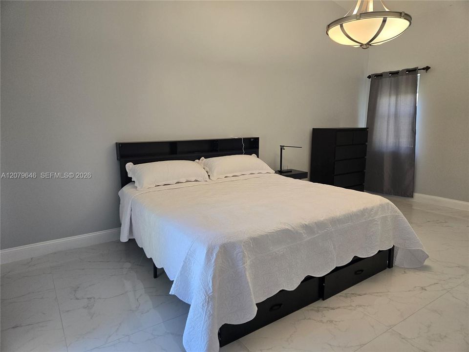 For Rent: $2,500 (1 beds, 1 baths, 3974 Square Feet)