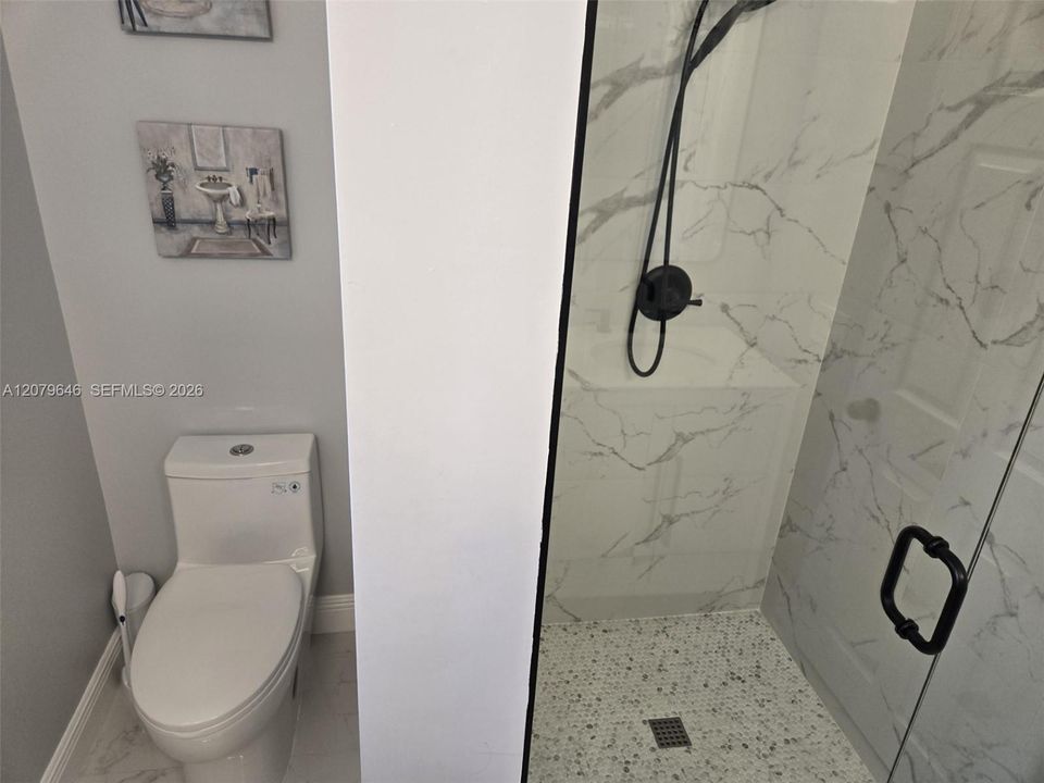 For Rent: $2,500 (1 beds, 1 baths, 3974 Square Feet)