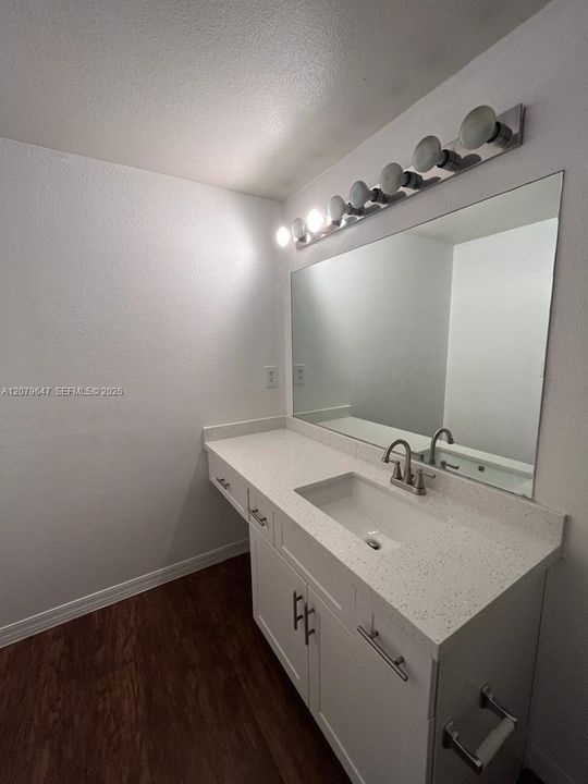 En Venta: $325,000 (2 camas, 2 baños, 1130 Pies cuadrados)