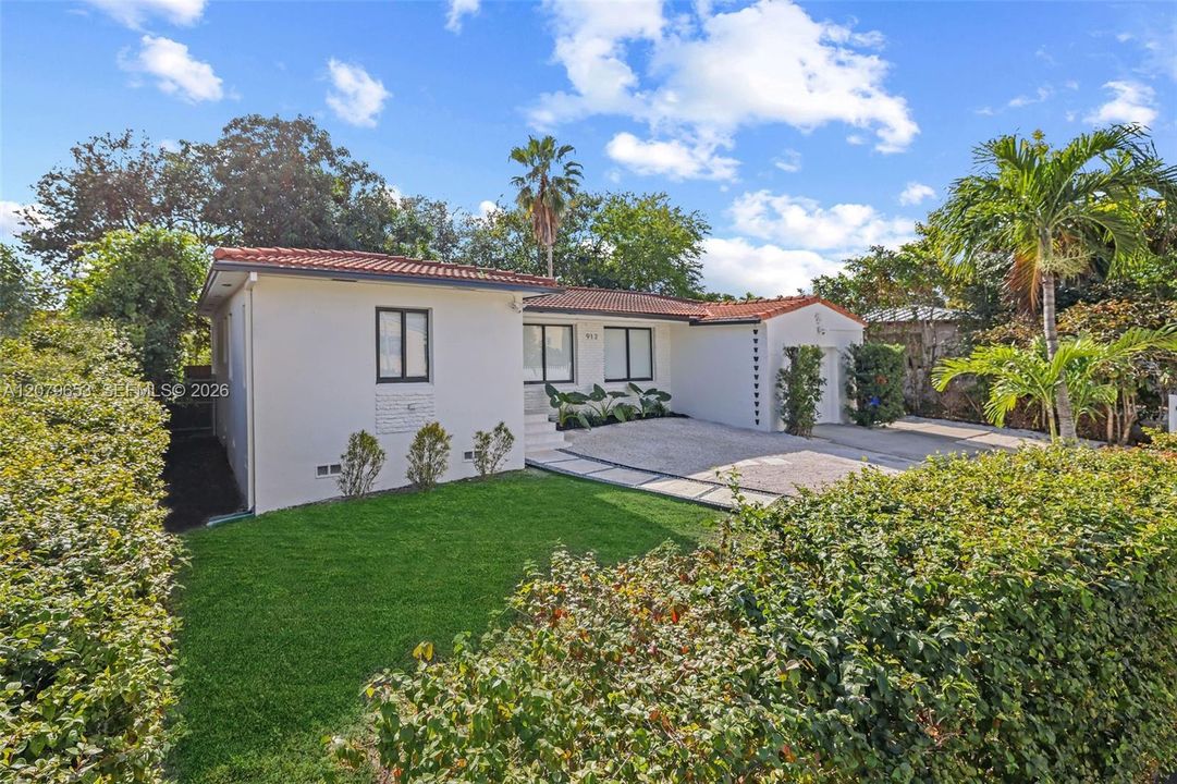 For Rent: $6,500 (3 beds, 3 baths, 1707 Square Feet)