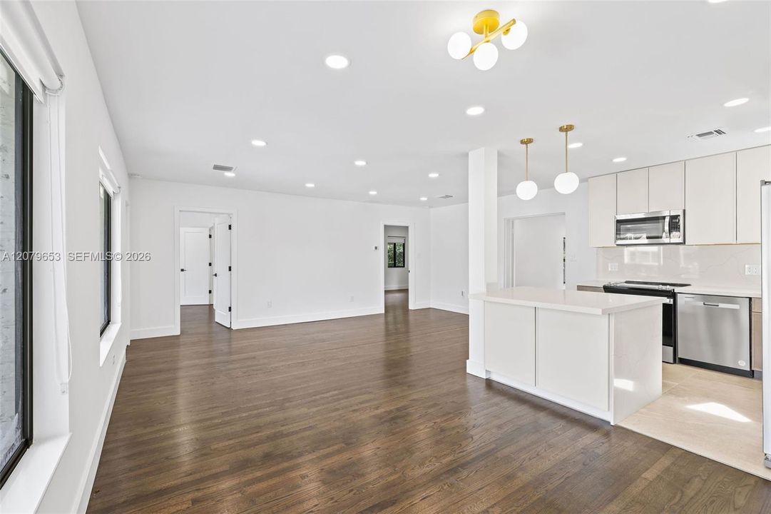 For Rent: $6,500 (3 beds, 3 baths, 1707 Square Feet)