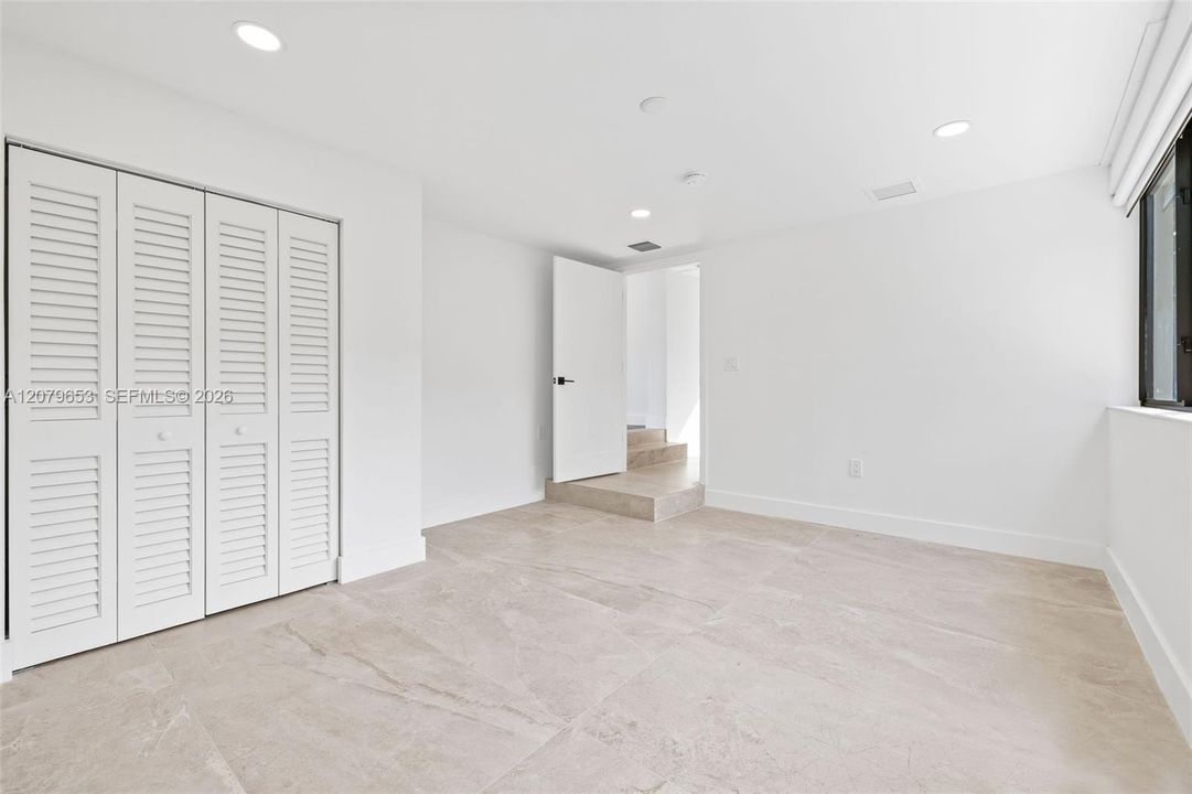 For Rent: $6,500 (3 beds, 3 baths, 1707 Square Feet)
