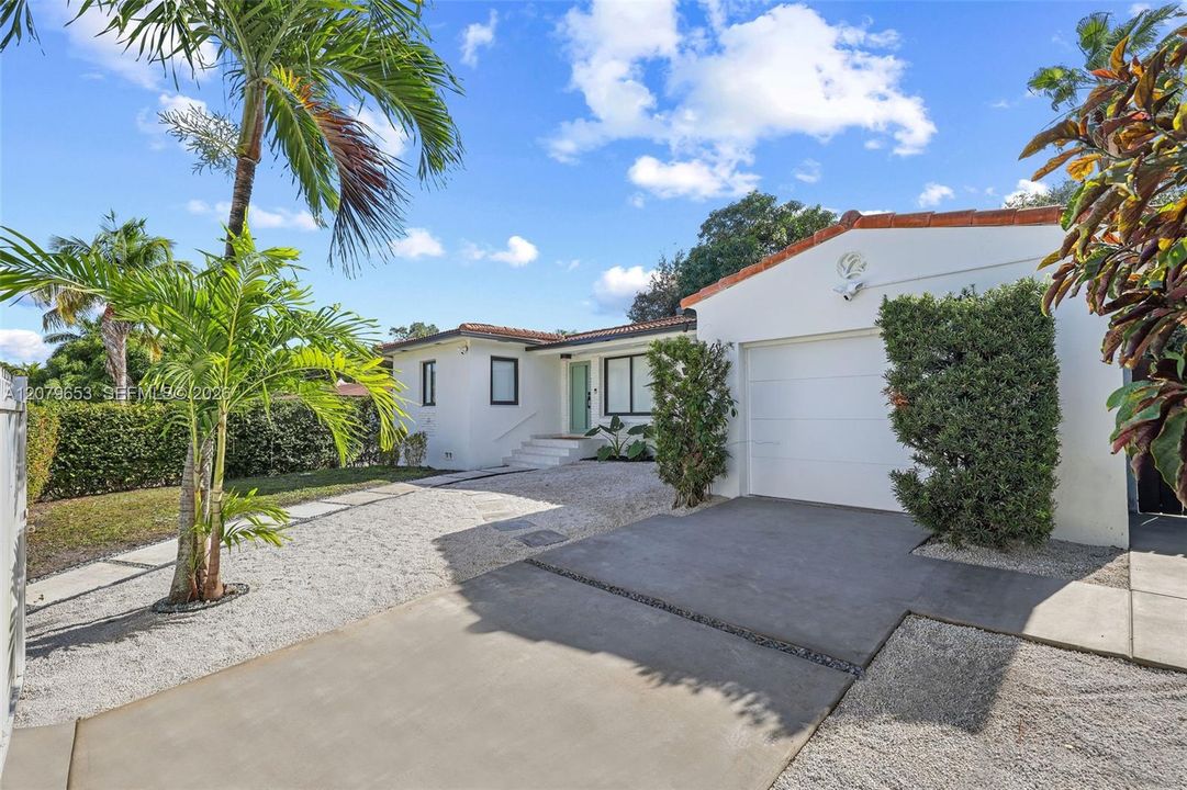 For Rent: $6,500 (3 beds, 3 baths, 1707 Square Feet)