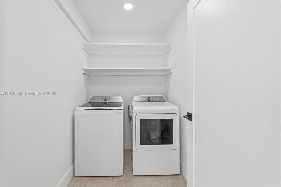 For Rent: $6,500 (3 beds, 3 baths, 1707 Square Feet)