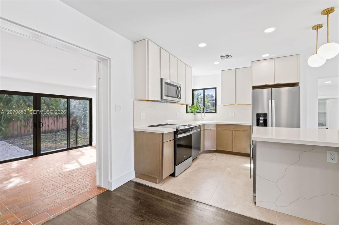 For Rent: $6,500 (3 beds, 3 baths, 1707 Square Feet)