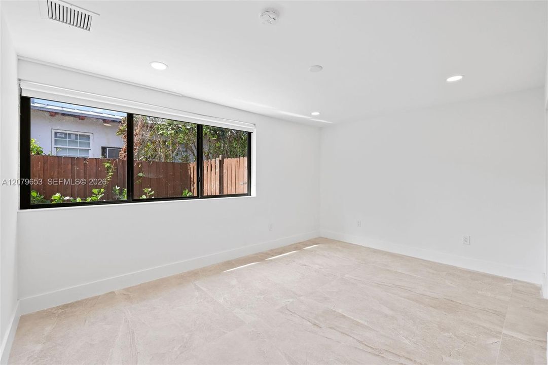 For Rent: $6,500 (3 beds, 3 baths, 1707 Square Feet)