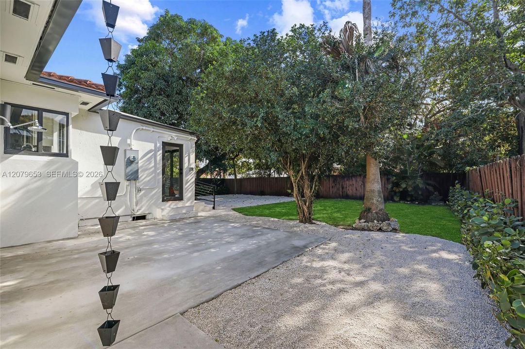 For Rent: $6,500 (3 beds, 3 baths, 1707 Square Feet)
