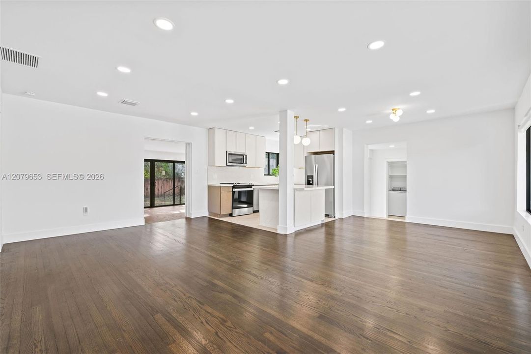 For Rent: $6,500 (3 beds, 3 baths, 1707 Square Feet)
