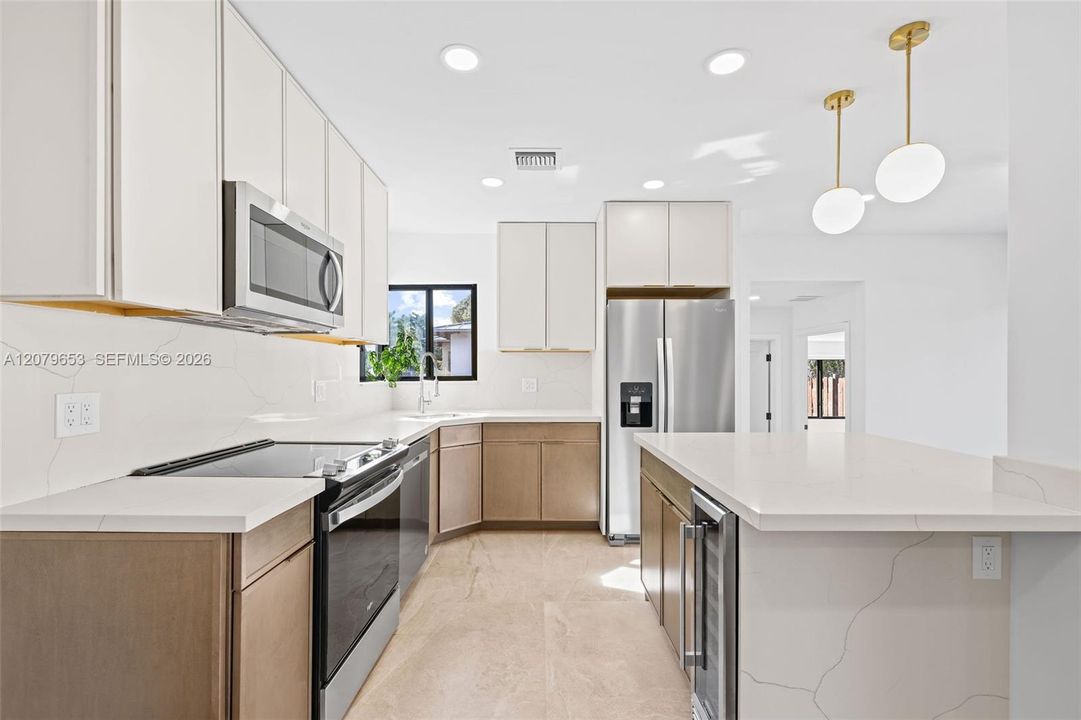 For Rent: $6,500 (3 beds, 3 baths, 1707 Square Feet)