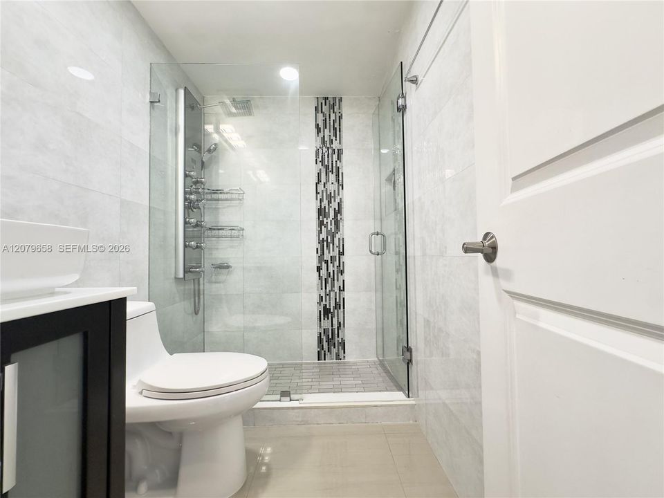 На продажу: $389,900 (2 спален, 1 ванн, 980 Квадратных фут)