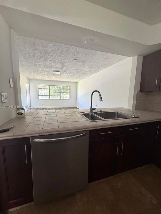 На продажу: $178,000 (1 спален, 1 ванн, 954 Квадратных фут)
